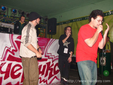 Hain Teny uživo na sceni