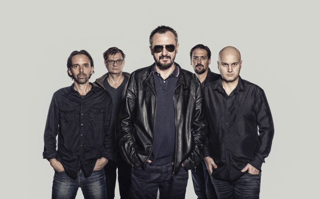 promo foto benda Letu štuke prikazuje članove benda kako stoje