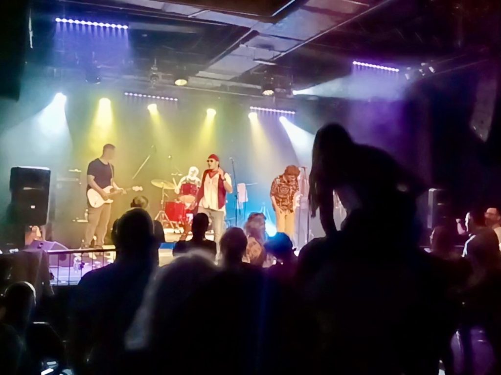 Deca loših muzičara na bini u Fabrici
