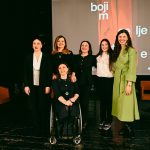 Jelena Medić sa učesnicama filma "Bojim se ljepote"
