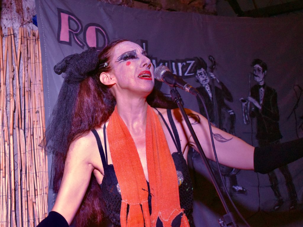 RO und ROsenkurz u Ordinacija Art Cafeu, Novi Sad, jul 2026. (Foto: Sofija Ćurčić)