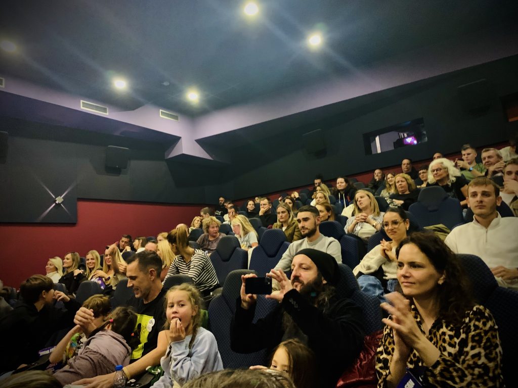 Publika na pretpremijeri filma Last Exit? u Areni Sinepleks u Novom Sadu, na festivalu Blacklist